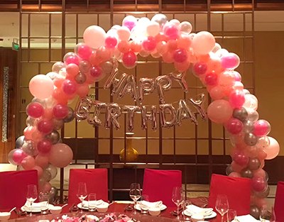 包房粉色系生日气球拱门